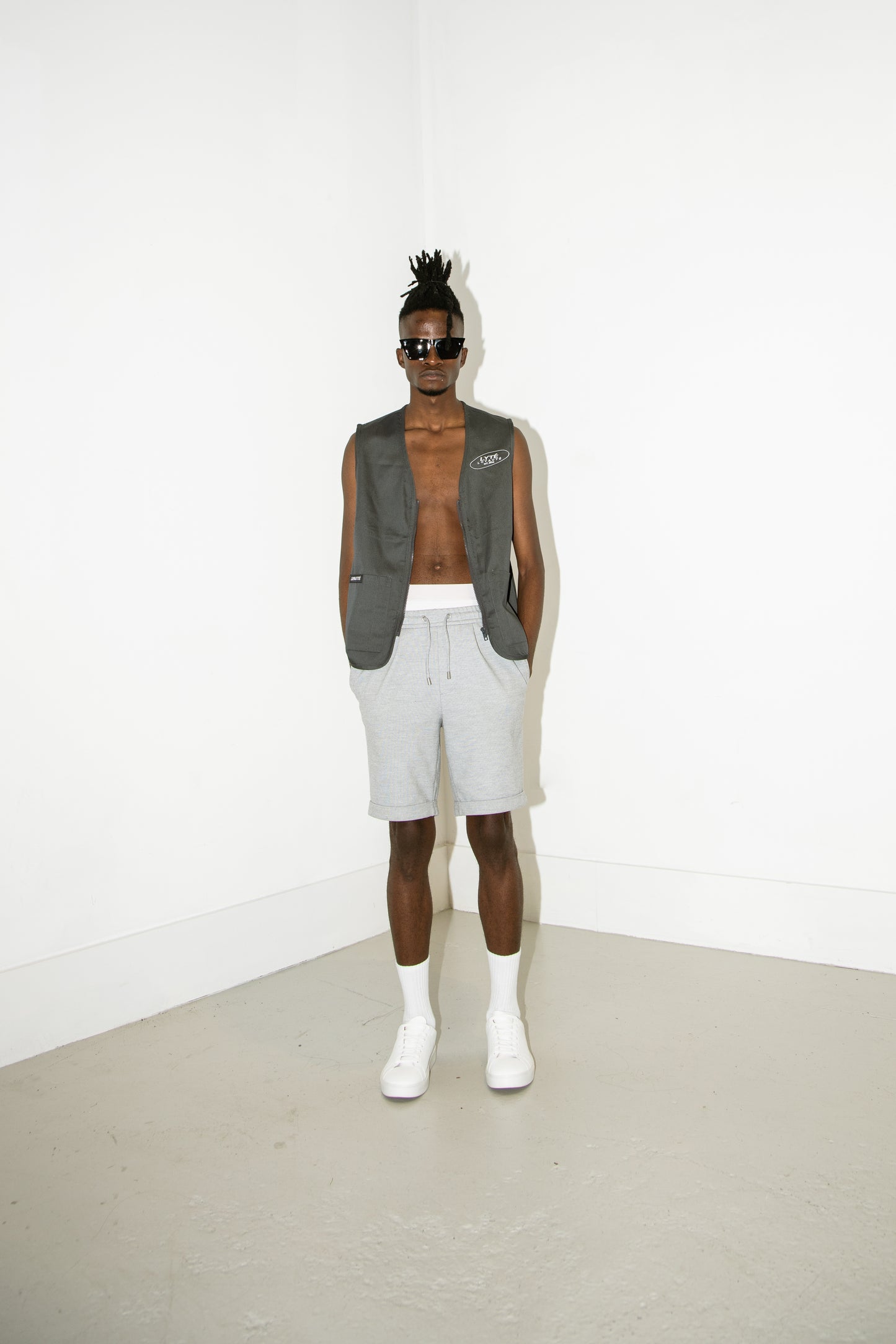 MINIMAL CARGO GILET | CHARCOAL