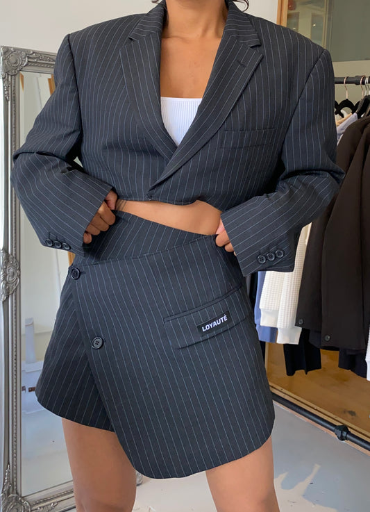 BLACK STRIPED BLAZER