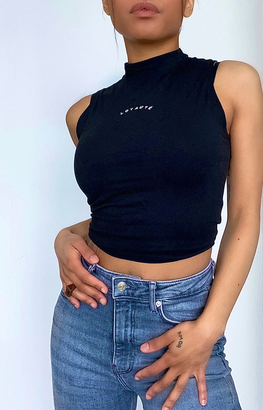SLEEVELESS TURTLENECK TOP | BLACK